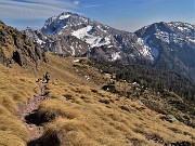 70 In decisa discesa sul sent. 217 al Monte Campo